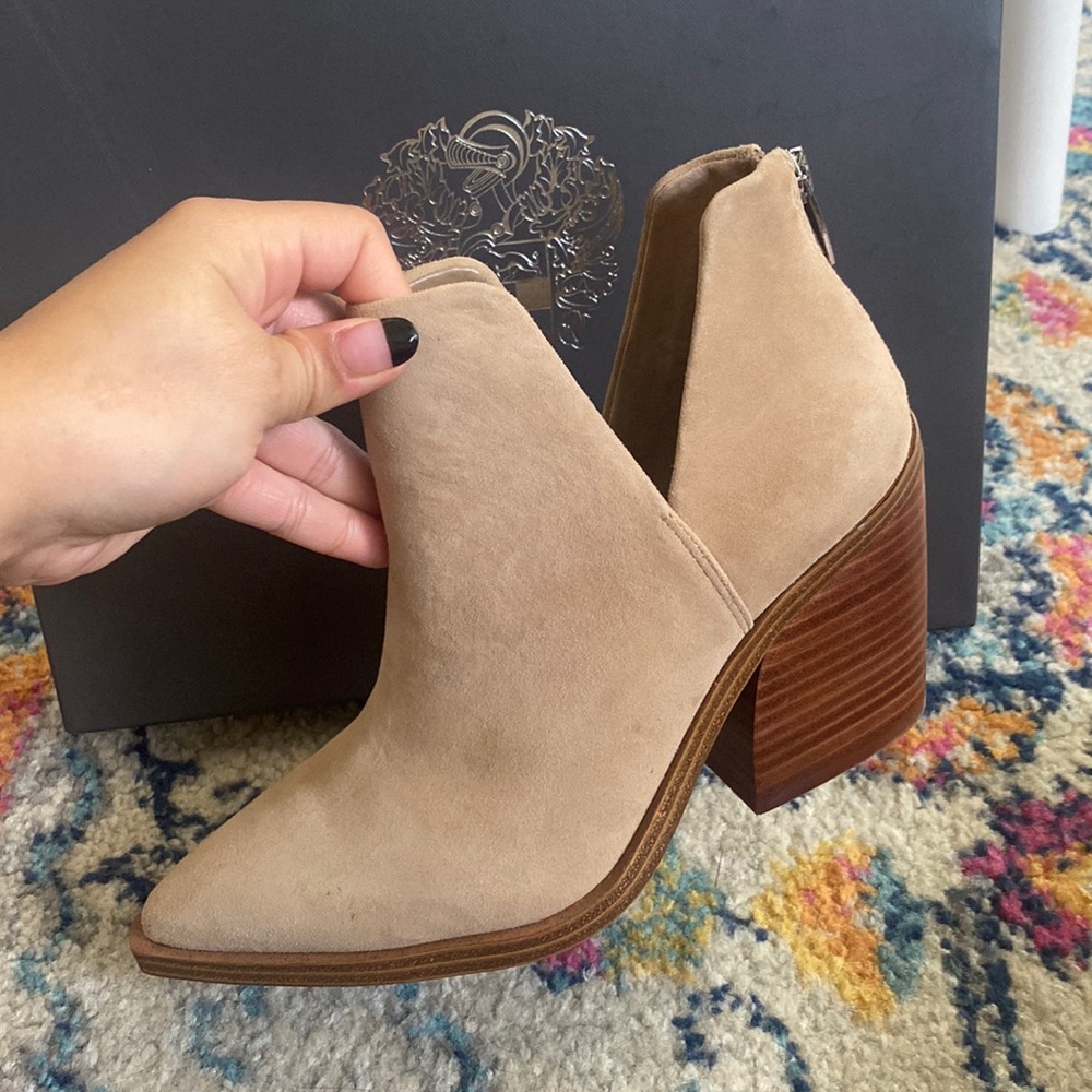 Vince Camuto Gigietta booties size 7